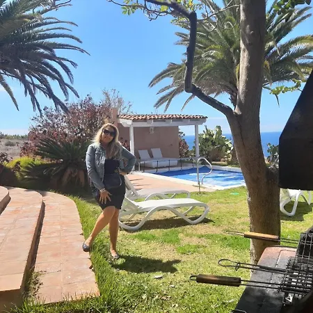 Villa Ste Maxima,wifi, Heated Pool, Garden, Sea Views